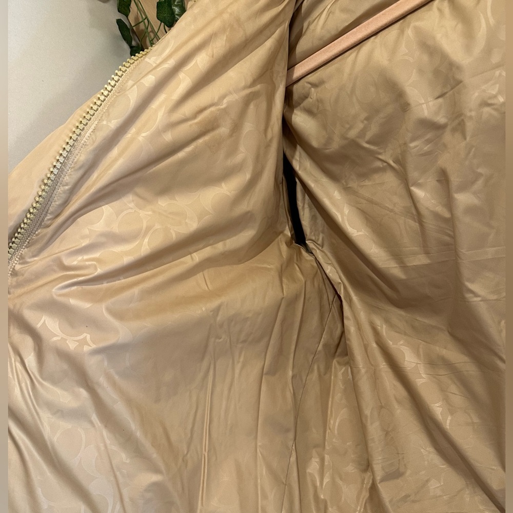 Women’s size: LARGE Beige Coach short down puffer coat( ONLY WORN ONCE!) - Picture 14 of 16